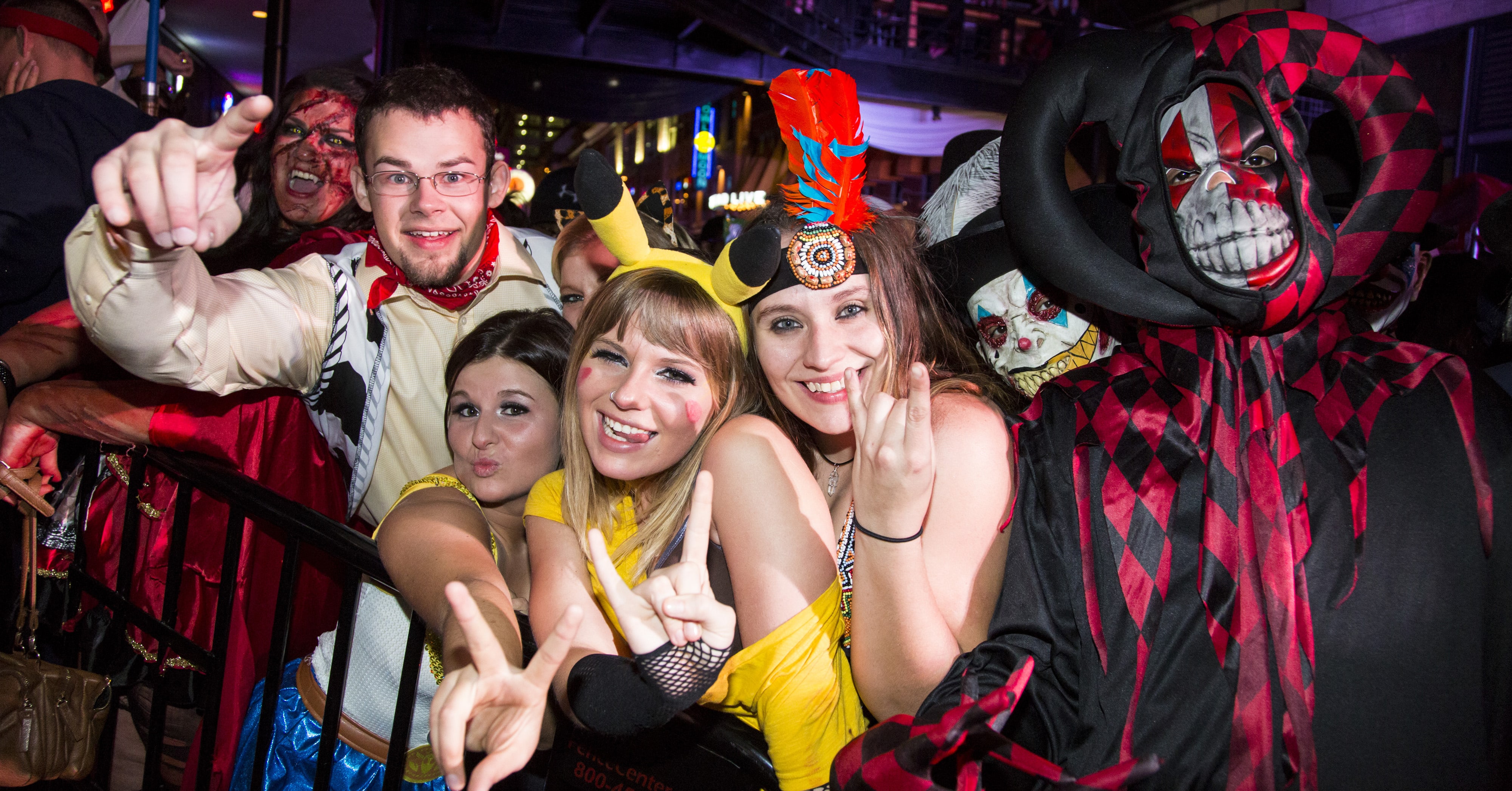 Petreceri de Halloween în București Shopping In Romania